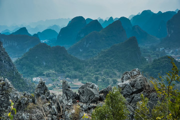 手动挡汽车换挡正确的步骤是-