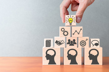 行车记录仪能看到车里面的人吗？