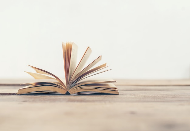 电动车在车棚被损坏谁担责