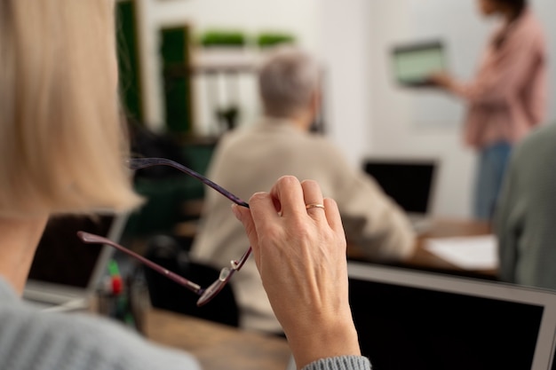 直行与单行的标志区别